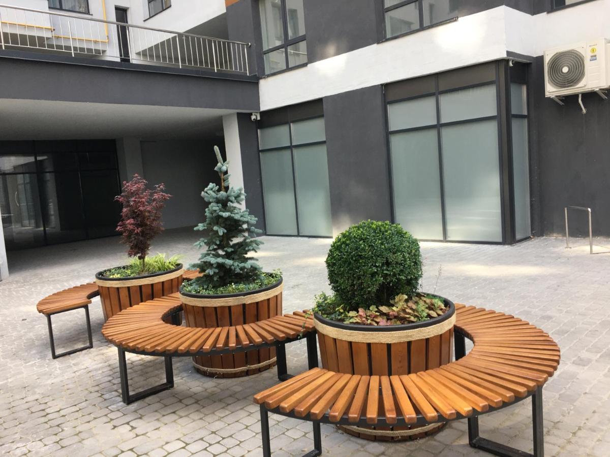 4-Room Jacuzzi Apartment Λβιβ Εξωτερικό φωτογραφία