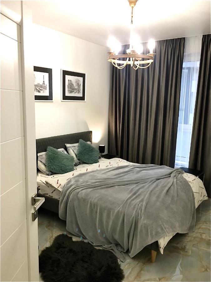 4-Room Jacuzzi Apartment Λβιβ Εξωτερικό φωτογραφία