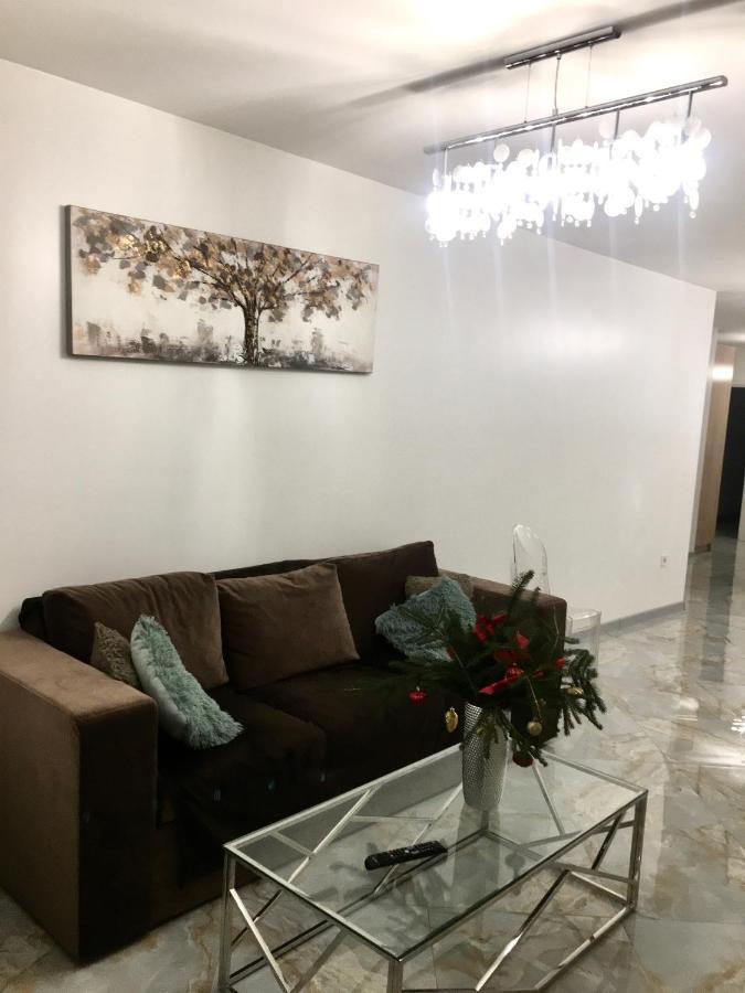 4-Room Jacuzzi Apartment Λβιβ Εξωτερικό φωτογραφία