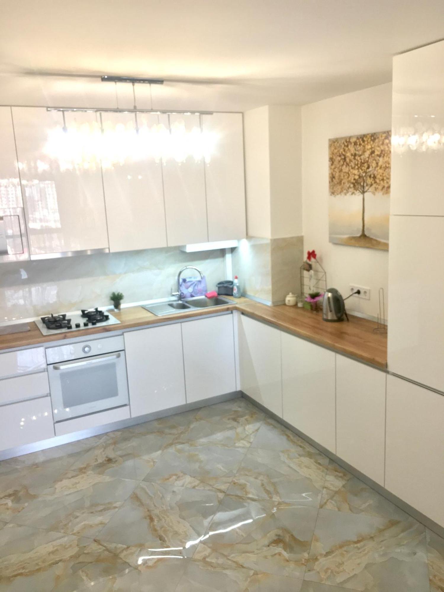 4-Room Jacuzzi Apartment Λβιβ Εξωτερικό φωτογραφία