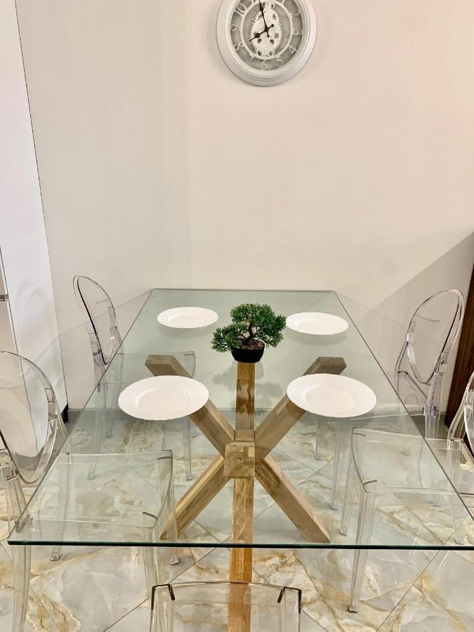 4-Room Jacuzzi Apartment Λβιβ Εξωτερικό φωτογραφία