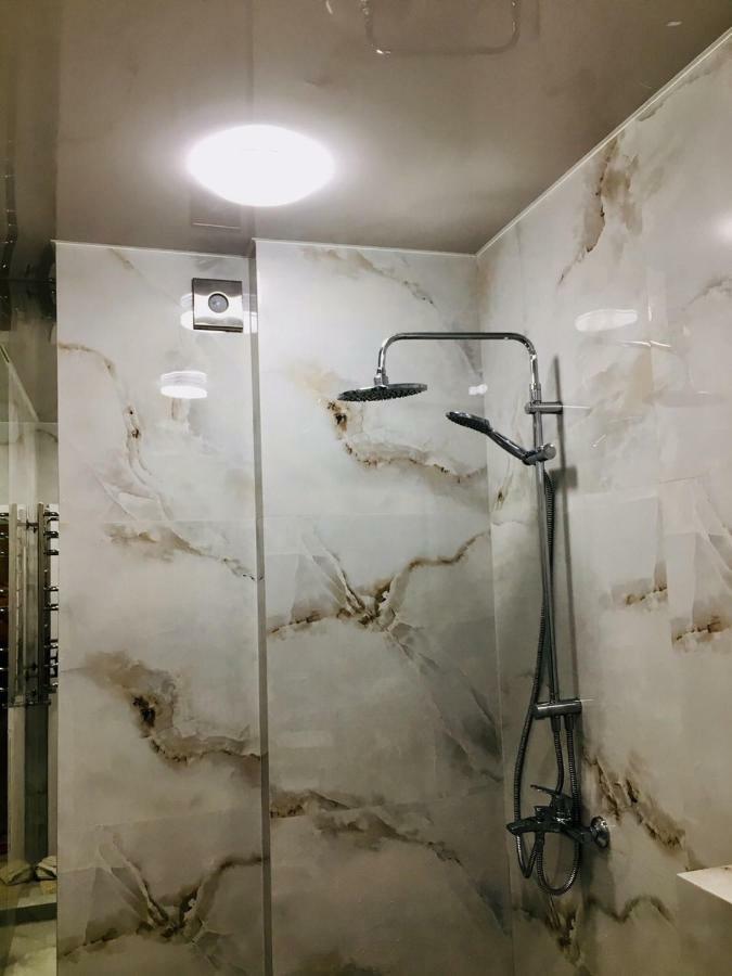 4-Room Jacuzzi Apartment Λβιβ Εξωτερικό φωτογραφία