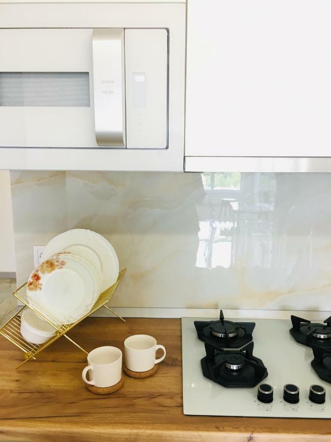 4-Room Jacuzzi Apartment Λβιβ Εξωτερικό φωτογραφία